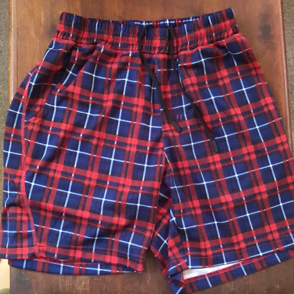 Men’s size small plaid athletic shorts